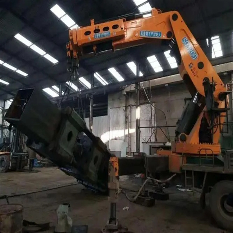 威远130吨折臂吊车出租吊机租赁附近电话